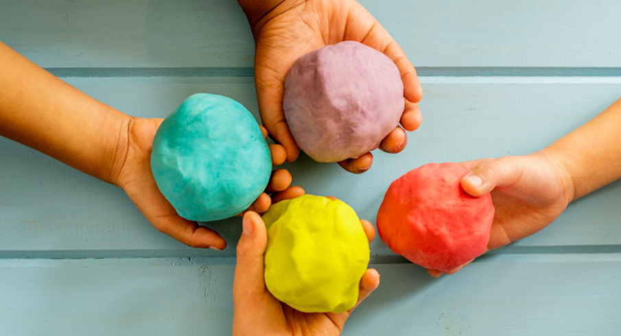 Non-electronic play dough 